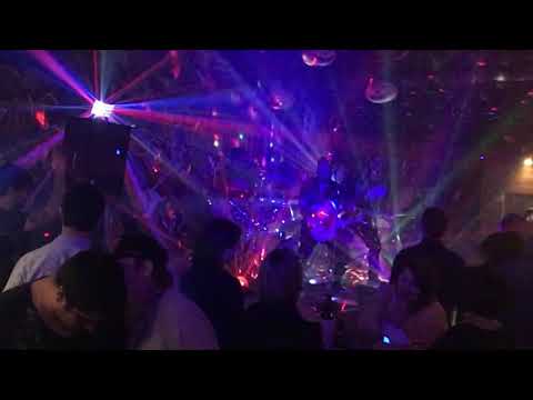 V8 Classic Rock - Johnny B Goode (Chuck Berry cover)