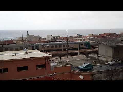 Incrocio tra regionale e frecciargento a Bagnara RC