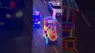 🚨まさかの大追跡！警察vsエレクトリカルパレード車 #警察 #カーチェイス #パトカー #イルミネーション #珍しい #追跡劇 #エレクトリカルパレード