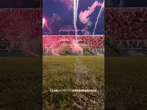 "Recibimiento de la Hinchada de Sportivo Desamparados" Barra: La Guardia Puyutana &bull; Club: Sportivo Desamparados &bull; País: Argentina