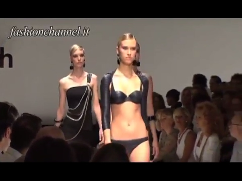 PARAH SS  2011 Milan pret a porter women 1 of 2  by Fashion Channel