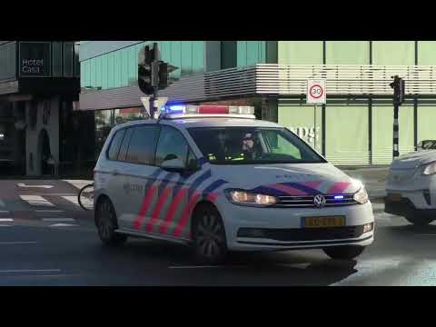 Rijopleiding 3X politie met spoed over de Wibautstraat in Amsterdam