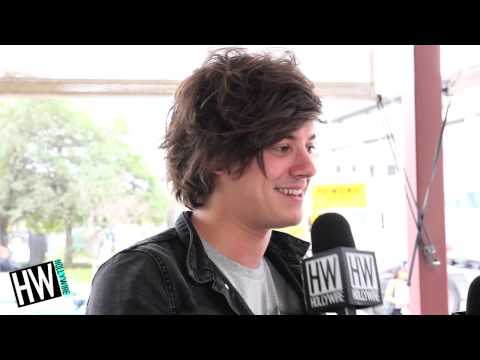 London Grammar Reveal Celebrity Crushes & More! (FUNNY HOT SEAT)
