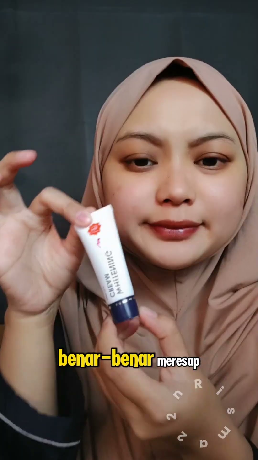Dapatkan kulit cerah dan bebas flek dengan tahapan skincare Viva Gold Whitening! ✨ Siap untuk bersinar?