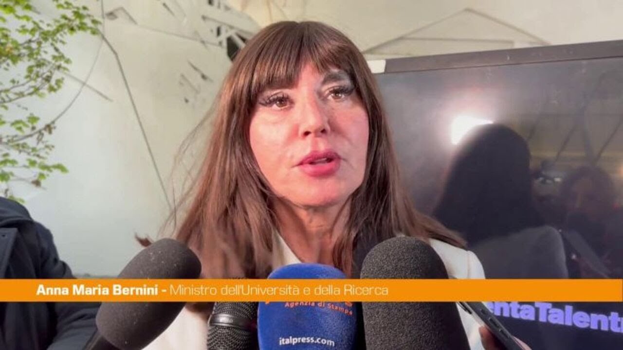 Università, Bernini "Serve un cambio di passo sull'orientamento"