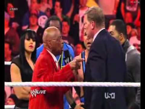 WWE RAW 03/05/12 - Santino Marella Wins The US Title Championship