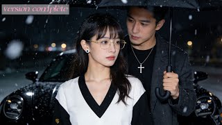 Une rencontre fortuite lors d'un orage s'est avérée être le plus beau tournant de ma vie.#250303dfB2