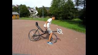 preview picture of video 'Pedalwelt Spaßfahrrad: Recumbent Liegefahrrad mit Untenlenkung'