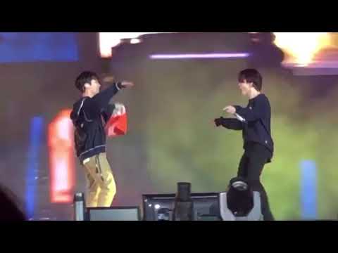 jimin dando um tapa no ar