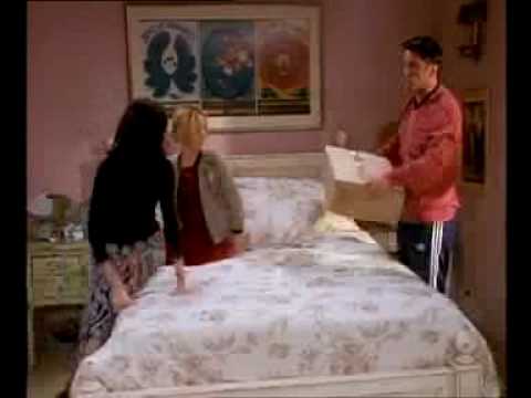 Friends (ITA) -  "Potremmo dover ripopolare la terra!"