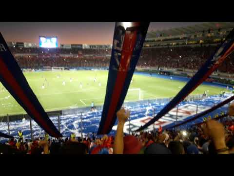"El día en que muera quiero que mi cajón" Barra: La Plaza y Comando &bull; Club: Cerro Porteño