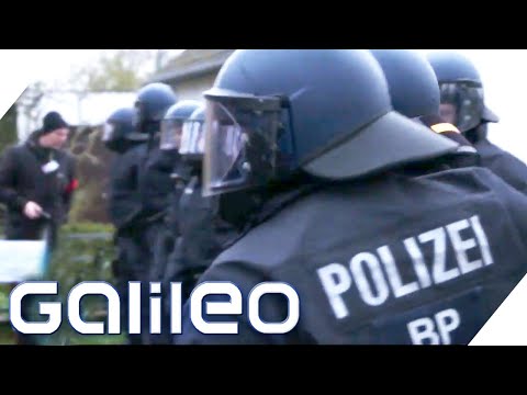 Tough! Training with the Federal Police | Galileo | ProSieben