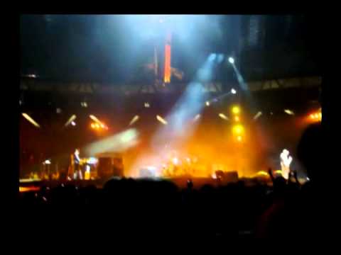 SHOW U2 - BUENOS AIRES - LA PLATA - ARGENTINA "MOMENT OF SURRENDER" 30/03/2011