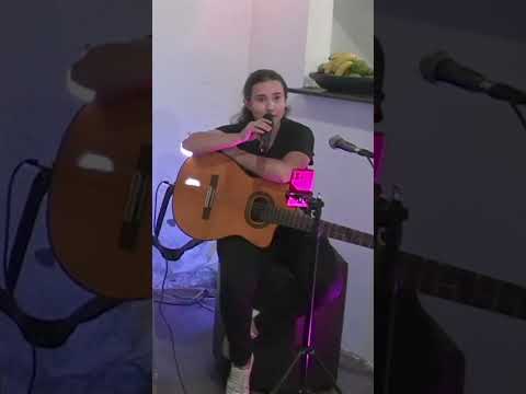 "Eu sou apaixonada por música, e quando eu encontrei o Cantinho Músical eu fu bem recebida"