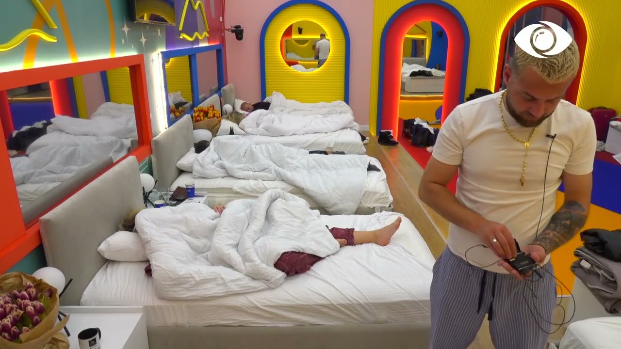 Kiara në gjumë, Luizi e puth