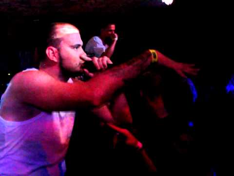 Danosť, Decko, Tono S - Kolabo na kolene (live BA)