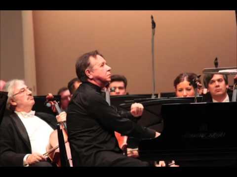Mikhail Pletnev plays Mozart Piano Concerto no. 8, K. 246 - live 2014
