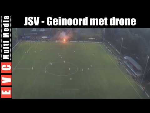 JSV - Geinoord: 1-3. Slotfase uit de lucht boven het park gefilmd. Vuurwerk, goal JSV en affluiten.