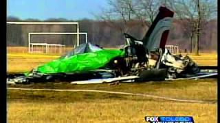 preview picture of video 'Plane crashes into Monroe soccer park, 3 killed'