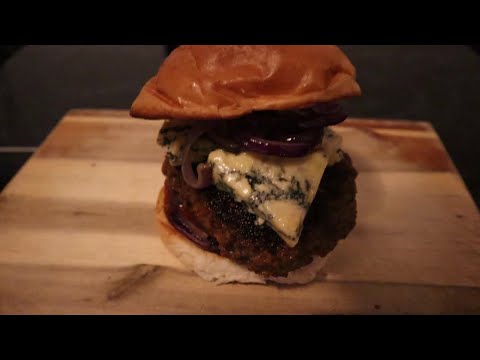The Stilton Burger (Beef and Blue Cheese) | Jan's Kitchen | Jan Tom Yam