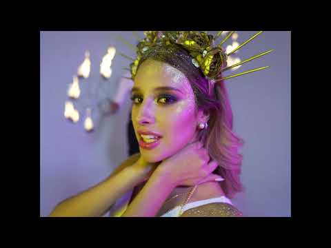 Andrea Quezada ft. Miky Mendozza - Somos energía (Official Music Video)