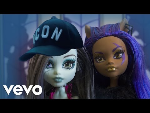 Ariana Grande Ft Nicki Minaj - Side To  Side (A Monster High Stop Motion) DOLL PARODY