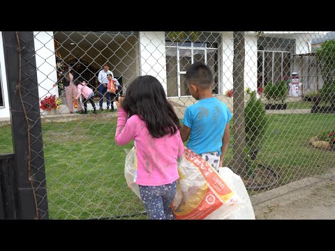 POOR CHILDREN AT CHRISTMAS. THAT'S THE SAD REALITY. 😭