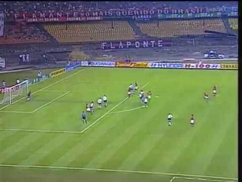 Defesa de cobrança de falta no cantinho em 1997