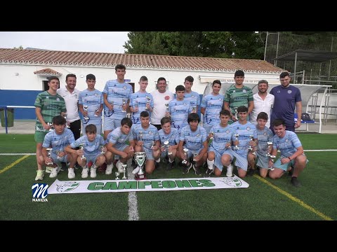 La Unión Manilva cadete recibe la copa de campeones