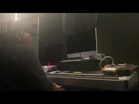 Erick Sermon makes beat at Def Squad Studios
