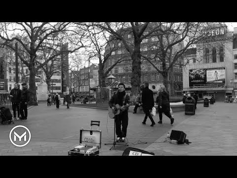Chasing cars - Snow Patrol (cover by Yuri Menna in London)