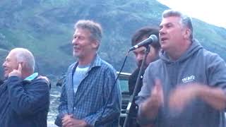 Fisherman’s Friends singing Drunken Sailor with the cast of Fisherman’s Friends the movie 2018