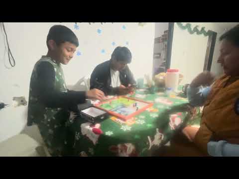 Jugando parques y destapando los regalos del niño Dios el 24 de Diciembre de 2025