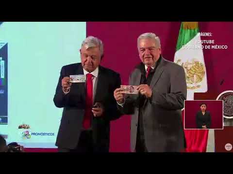 'Compra' AMLO primer 'cachito' de rifa | La Mañanera