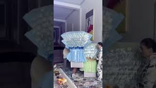 Download lagu syaqirah bawa buket kebesaran sampai tubuhnya nga keliatan mp3