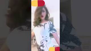 Hot models of pakistan show her body