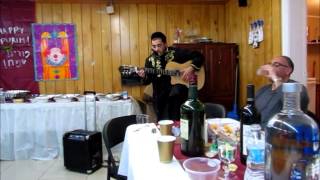 הרב יצחק לסרי - מסיבת פורים בקהילה