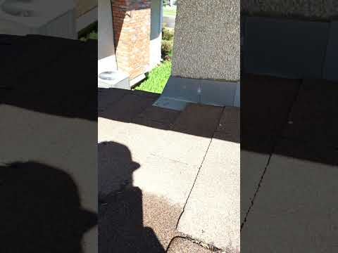 Tip: Step flashing is an essential element in roofing systems!