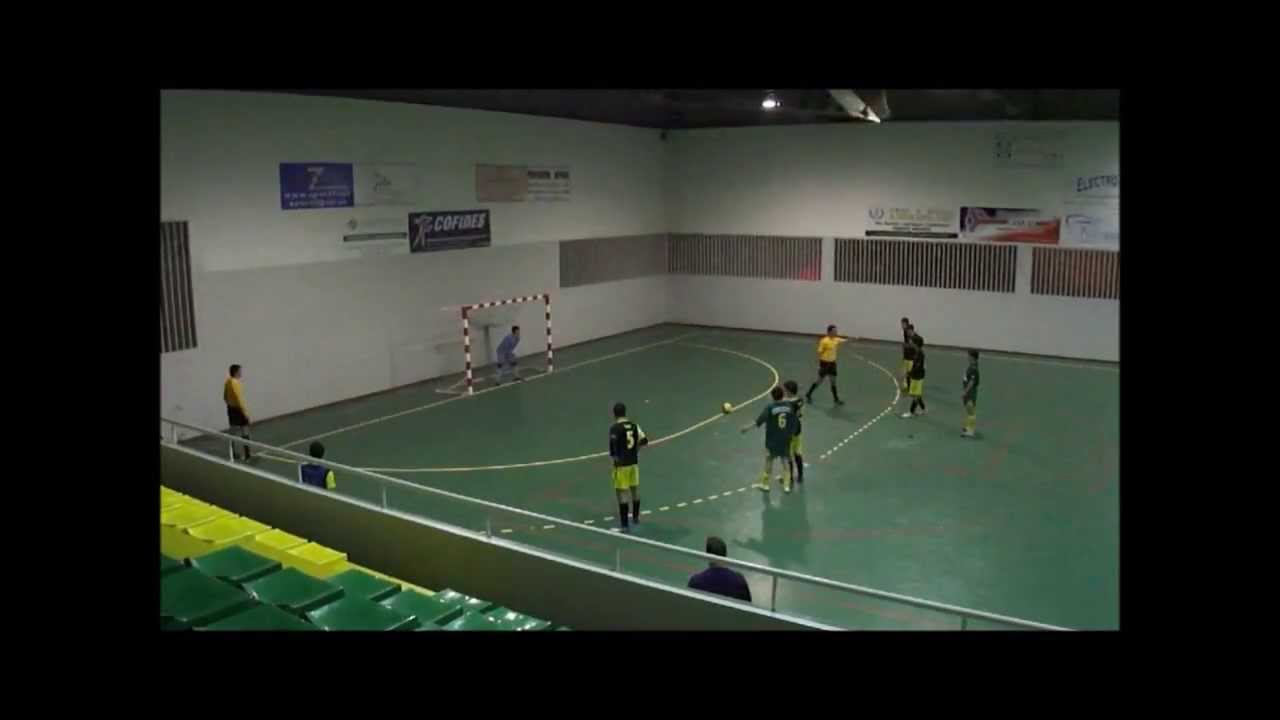 Brás Oleiro 2-3 Alfa A.C.-Juvenis-09-03-2013-Batata(1)defende G.P. qd estava 0-2 para o Alfa