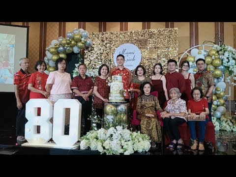 Foto  bersama. Ulang Tahun Ke 80 Ibu Ratna Kartika Sari. Hotel Novotel 12 Oktober 2024.