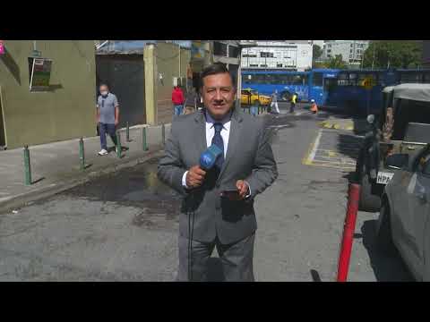 FUGA DE AGUA EN LA ANTONIO ELIZALDE Y GRAN COLOMBIA, SECTOR LA ALAMEDA. CENTRO DE QUITO