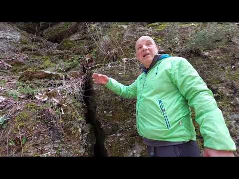 TONARA. La fenditura scistosa: fresca d'estate e calda d'inverno lungo il cammino di Padre Todde