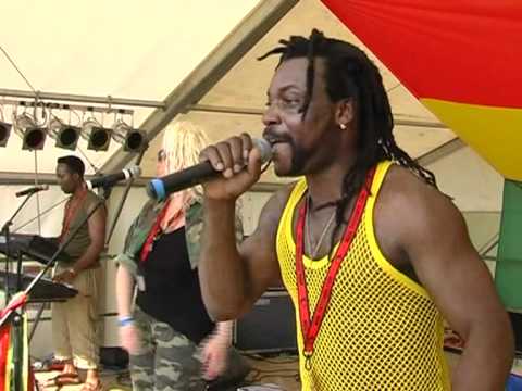 Roots IQ - Kpangolo - LIVE in Reggae in Wulf