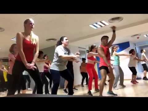 Zumba "Justin" - Muevete duro ricky martin..