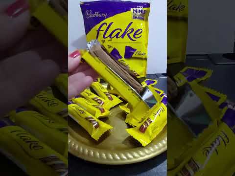 🍫Cadbury Flake | Minis Great for Sharing #asmr #satisfying #shorts #chocolate