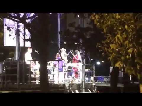 Lisa Fischer sings Jumpin Jack Flash  (short cut)