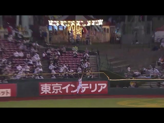 【5回表】ピンチを救う名手の好プレー!! イーグルス・西川遥輝 フェンス際のフライをジャンピングキャッチ!! 2022年9月16日 東北楽天ゴールデンイーグルス 対 福岡ソフトバンクホークス