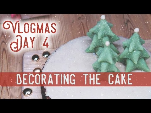 Decorating the Christmas Cake / Vlogmas Day 4 Video