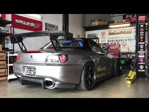 HONDA S2000 cold start and rev up! SOUND CLIP. Greddy Exhaust with BERK test pipe.