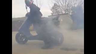 preview picture of video 'Honda DIO AF-28ZX. BurnOut.'